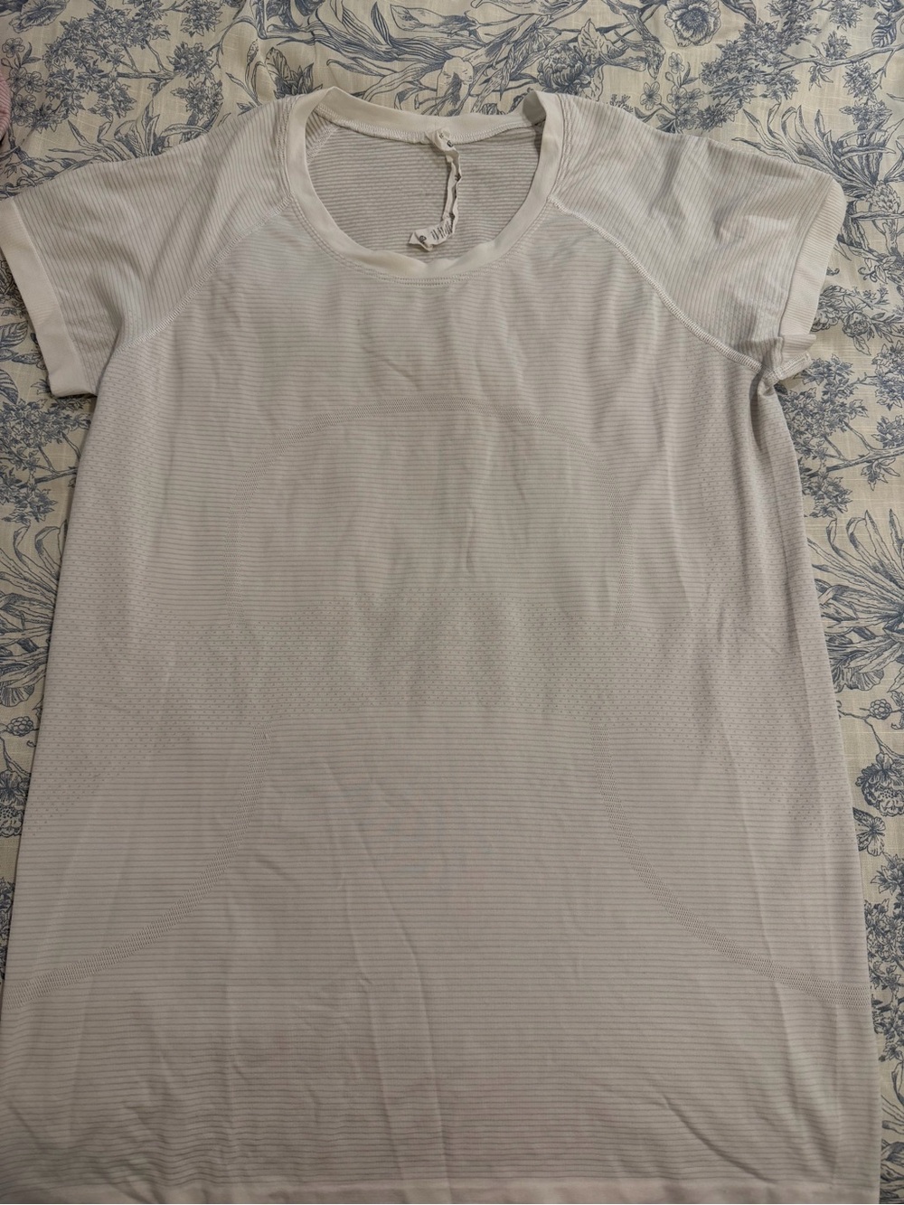 Lululemon white swiftly tee - Picture 2 of 3